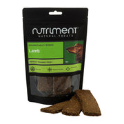 Nutriment Gourmet Meaty Strips Lamm 150g, svart påse med grön etikett och godisstrips framför, mot vit bakgrund